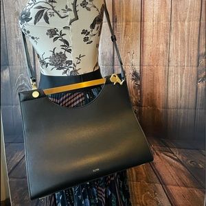 💖 FLYNN Riley Leather Handbag in Black